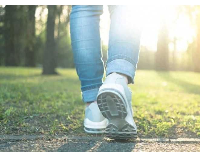 走路就能降低死亡风险，新研究找到了「最佳步数」